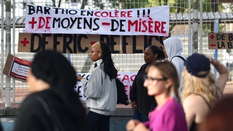França protesta por professores e mais recursos: entenda quais são as reivindicações e como é o cenário no país em comparação com o Brasil
