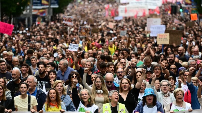 Milhares de pessoas protestam na Espanha contra crise habitacional