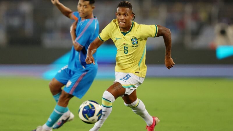 Danilo, do Botafogo, foi titular nos três amistosos da Seleção; veja números do volante