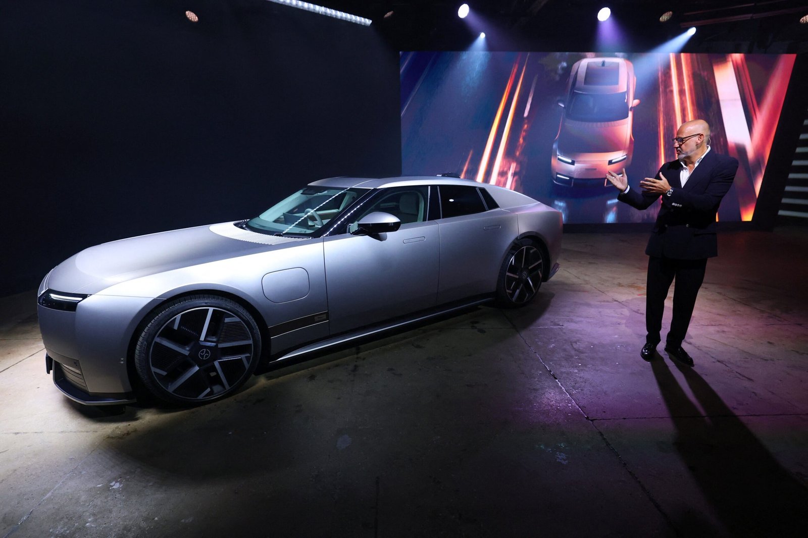 Jaguar apresenta elétrico Type 01 em meio a polêmica de design e anúncio de demissões