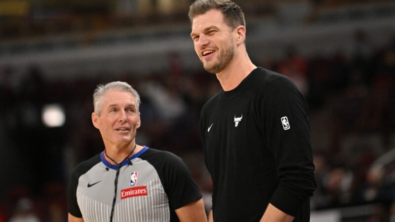 Tiago Splitter vence primeira partida como treinador dos Bulls em virada contra os Suns