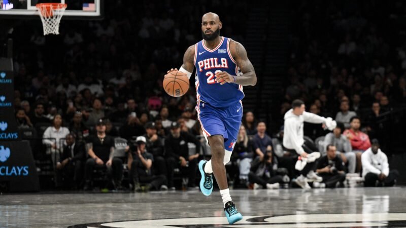 LeBron James estreia com derrota na pré-temporada pelo 76ers