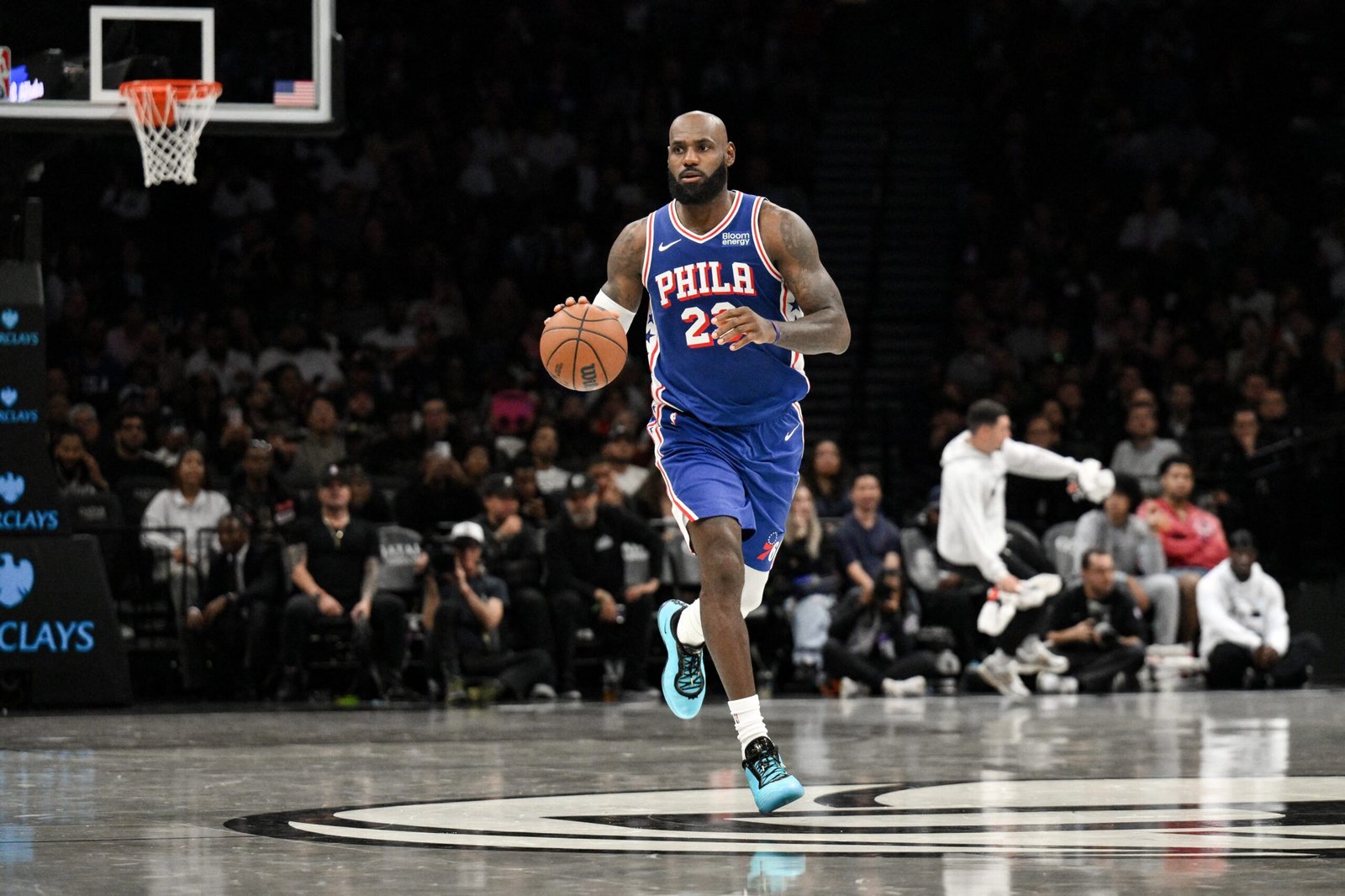 LeBron James estreia com derrota na pré-temporada pelo 76ers