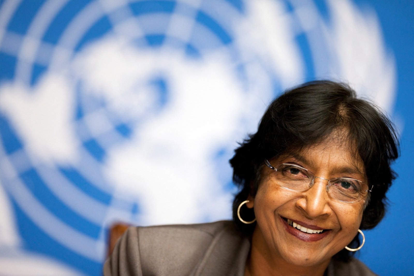 VÍDEO: Navy Pillay alfineta presidente dos EUA ao agradecer Nobel da Paz 2026: ‘Talvez eu divida o prêmio com Trump’