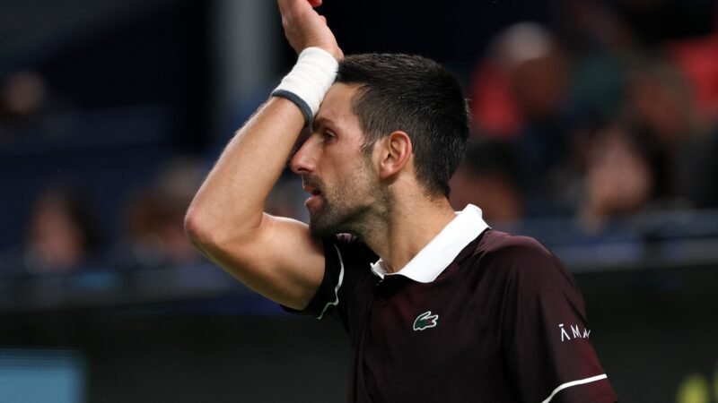 Djokovic cai na estreia do Masters 1.000 de Xangai e vai sair do top-10; Zverev vence convidado chinês