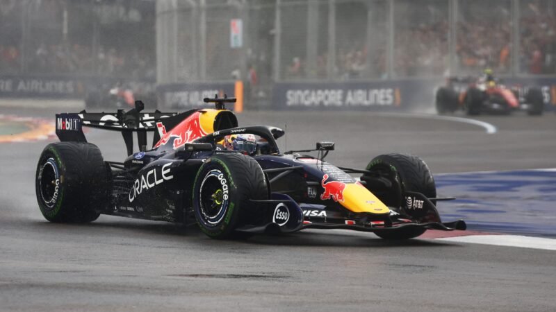 GP de Singapura: Verstappen vence sprint com 9 abandonos; Bortoleto bate