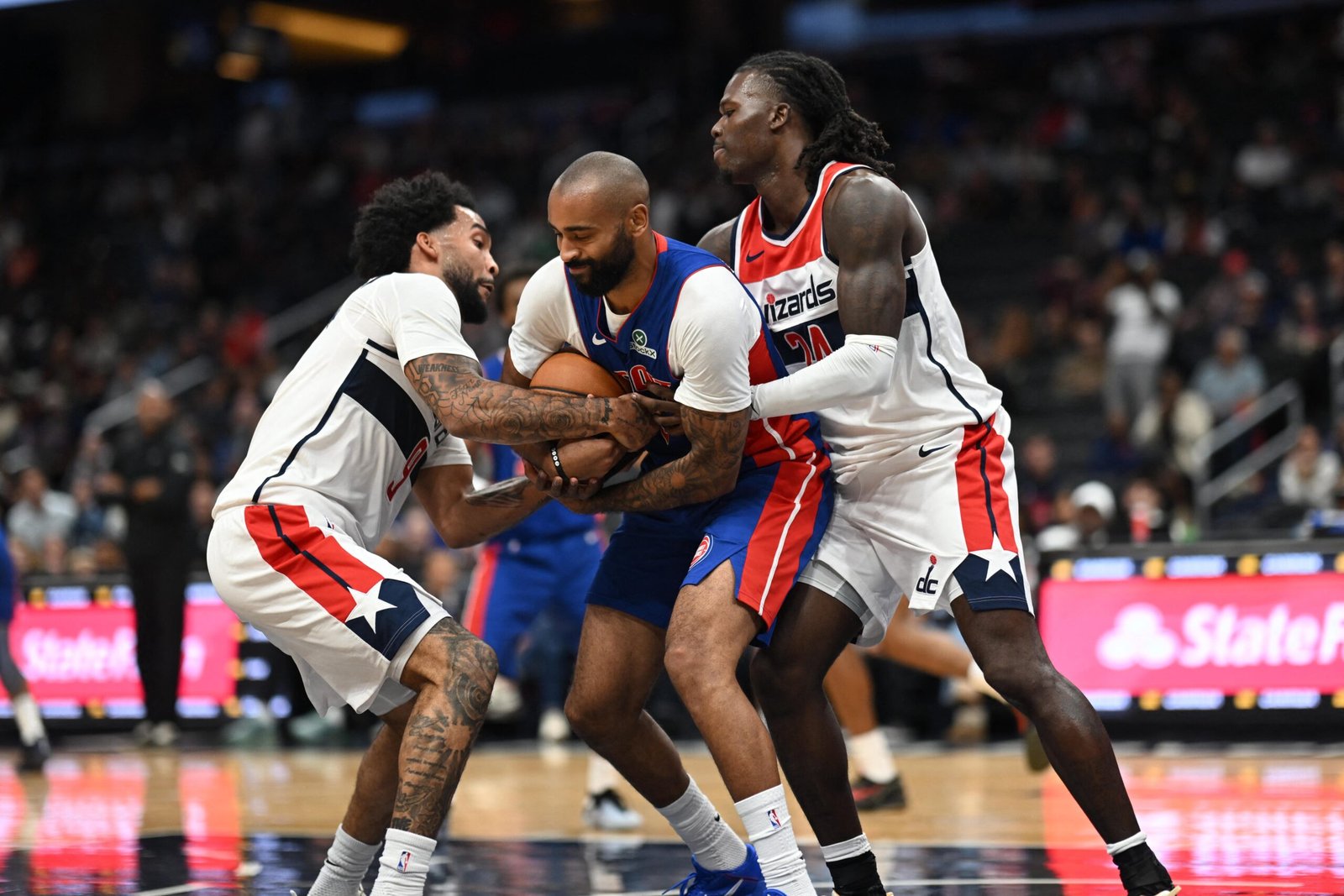 Clima quente: tretas e expulsões marcam Pistons x Wizards pela pré-temporada da NBA; veja