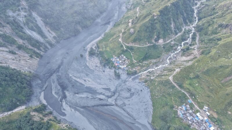 Enchente deixa mais de 100 estrangeiros ilhados no Nepal