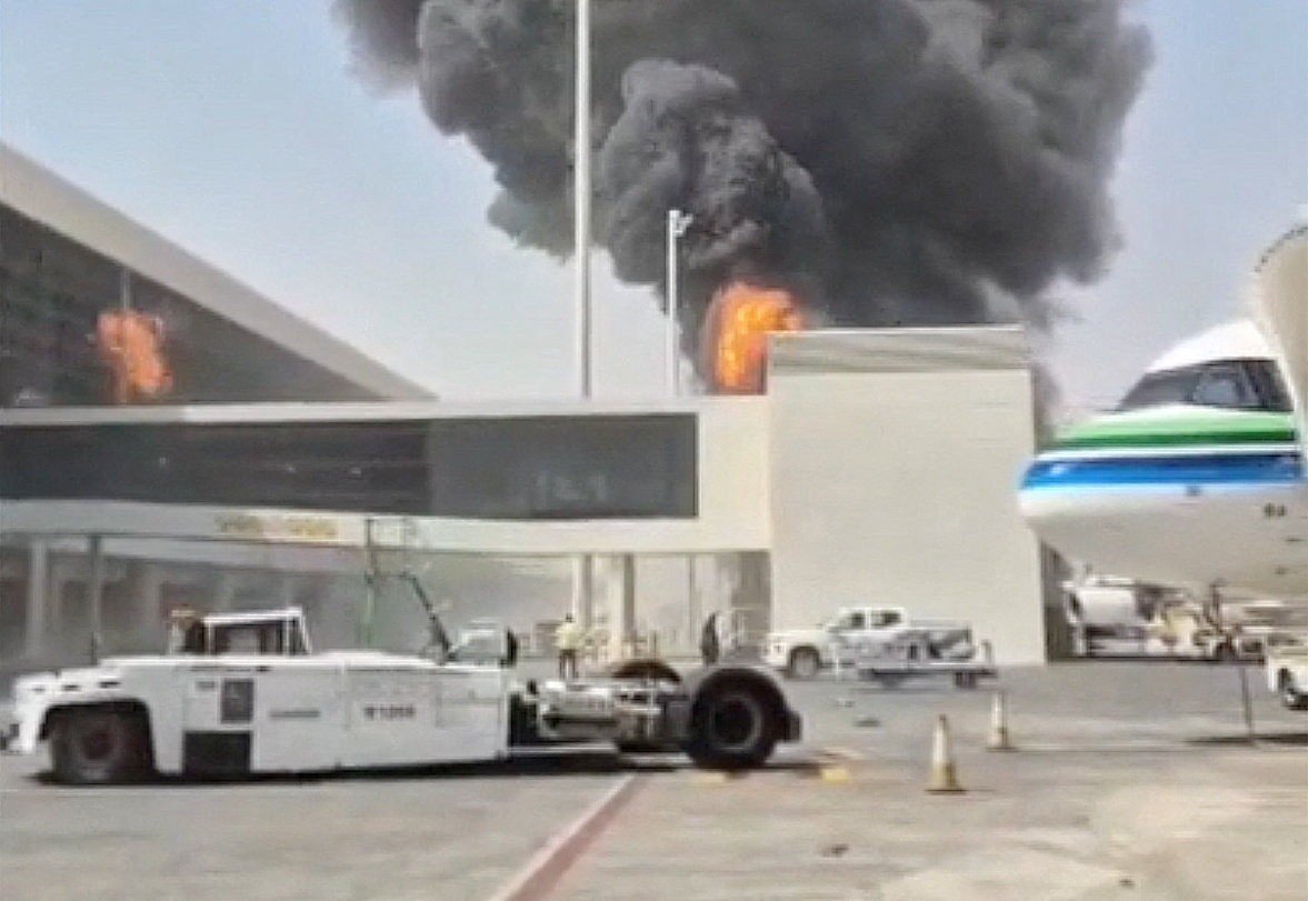 Houthis anunciam novo ataque a aeroporto de Riade; governo saudita diz que destruiu míssil