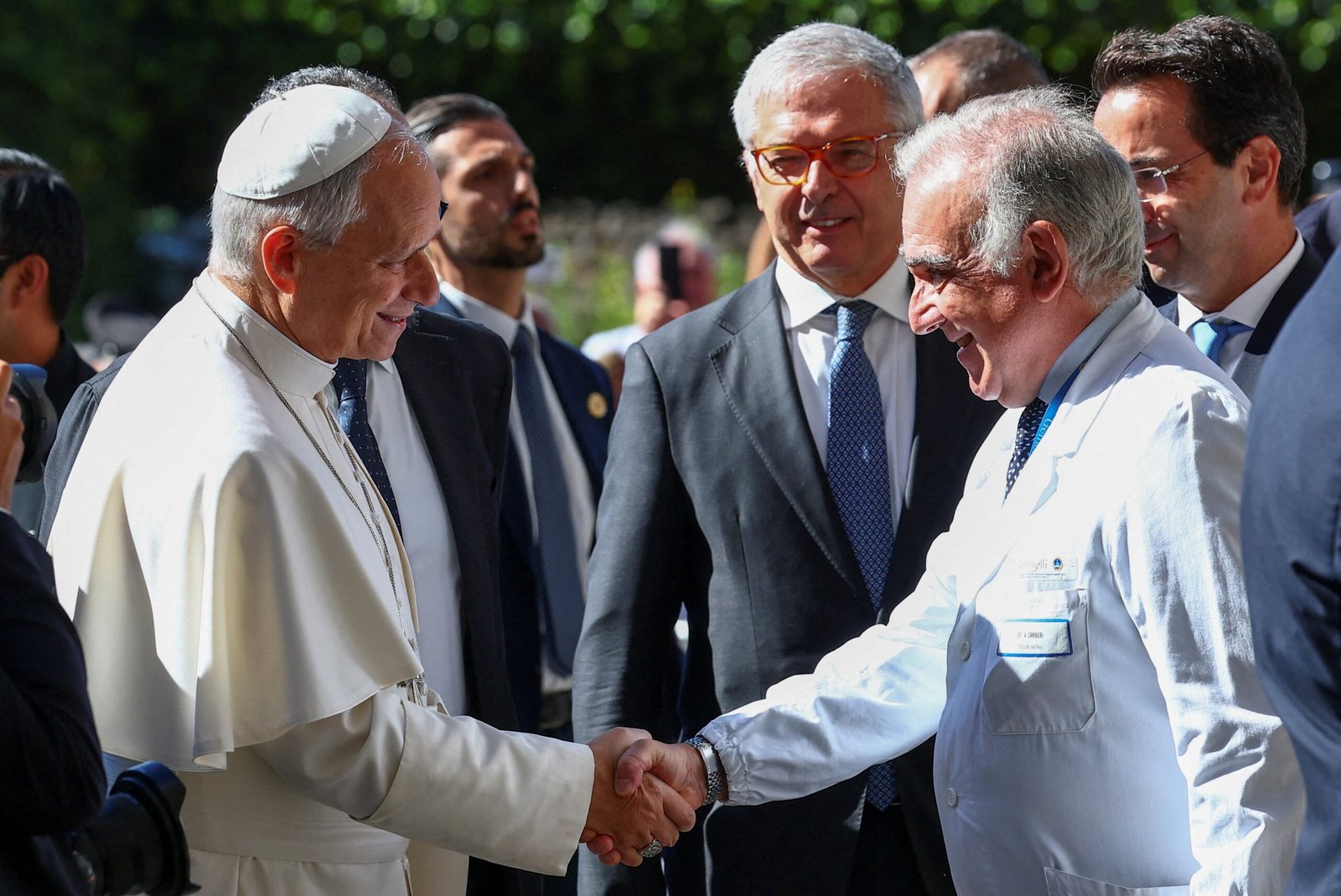 Chanceler do Vaticano diz estar ‘preocupado’ com cirurgia de Leão XIV, mas que papa está ‘sereno’
