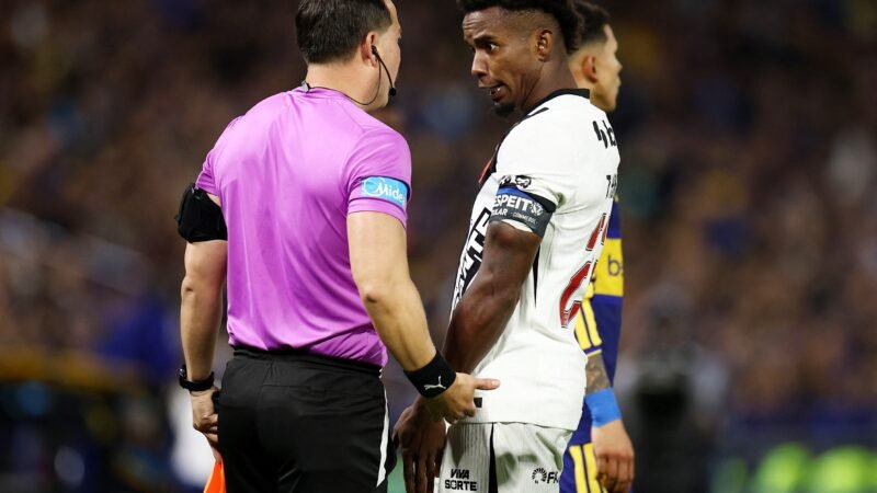 Thiago Mendes elogia postura do Vasco e projeta jogo com Boca no Maracanã: “Vão sentir o nosso torcedor”
