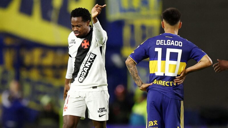 Andrés Gómez, do Vasco, é expulso e deixa jogo contra o Boca Juniors revoltado; veja lance