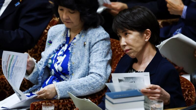 Premiê do Japão é criticada após dizer que maquiagem e tarefas domésticas a afastam do Parlamento