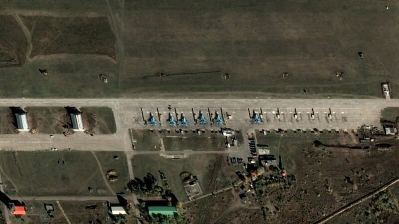 Ucrânia destrói jatos de guerra em base militar russa; veja FOTOS