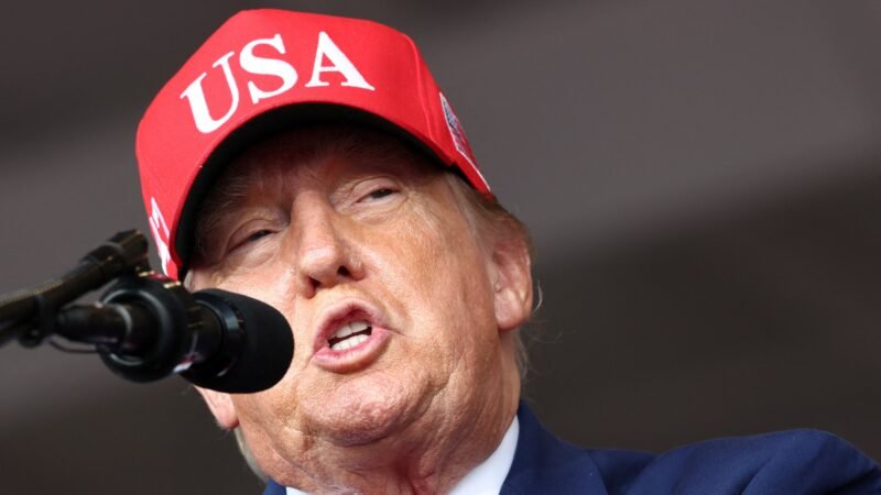 Trump diz que a França ‘está em chamas’ e ‘destruída’ pela imigração