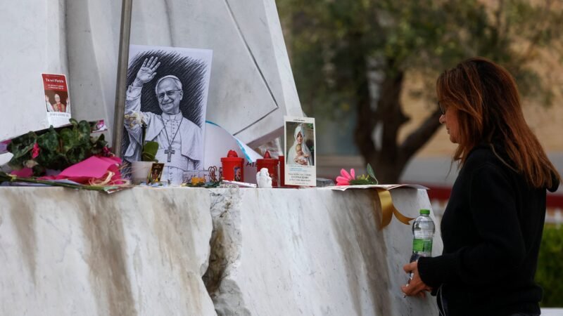 Papa Leão XIV deve receber alta do hospital neste sábado, diz Vaticano