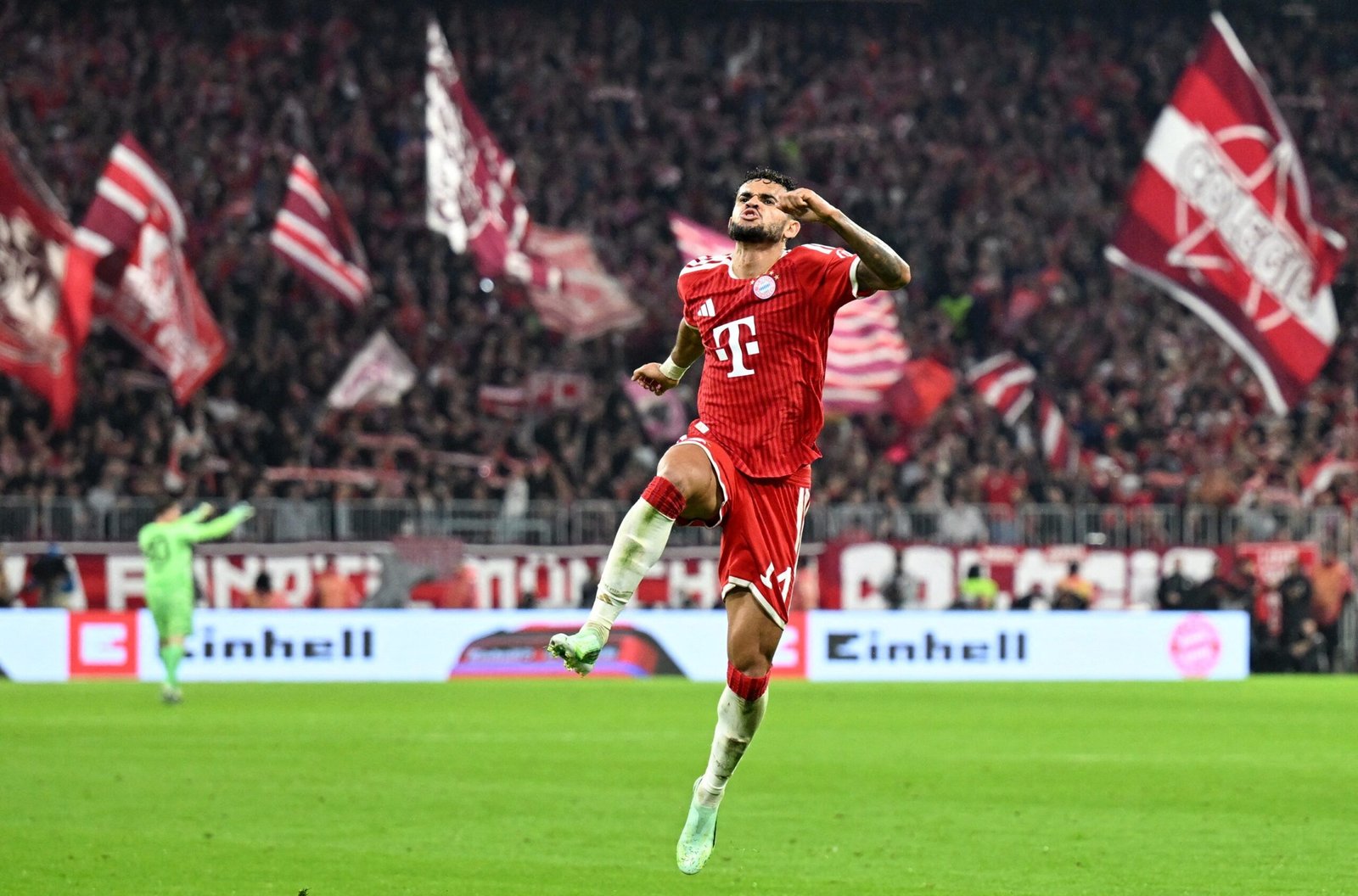Com show de Luís Díaz, Bayern goleia RB Leipzig e assume liderança provisória do Alemão