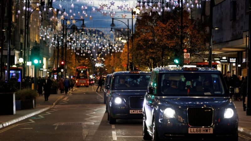 Uber escapa de indenização de R$ 2,3 bilhões pedida por taxistas de Londres