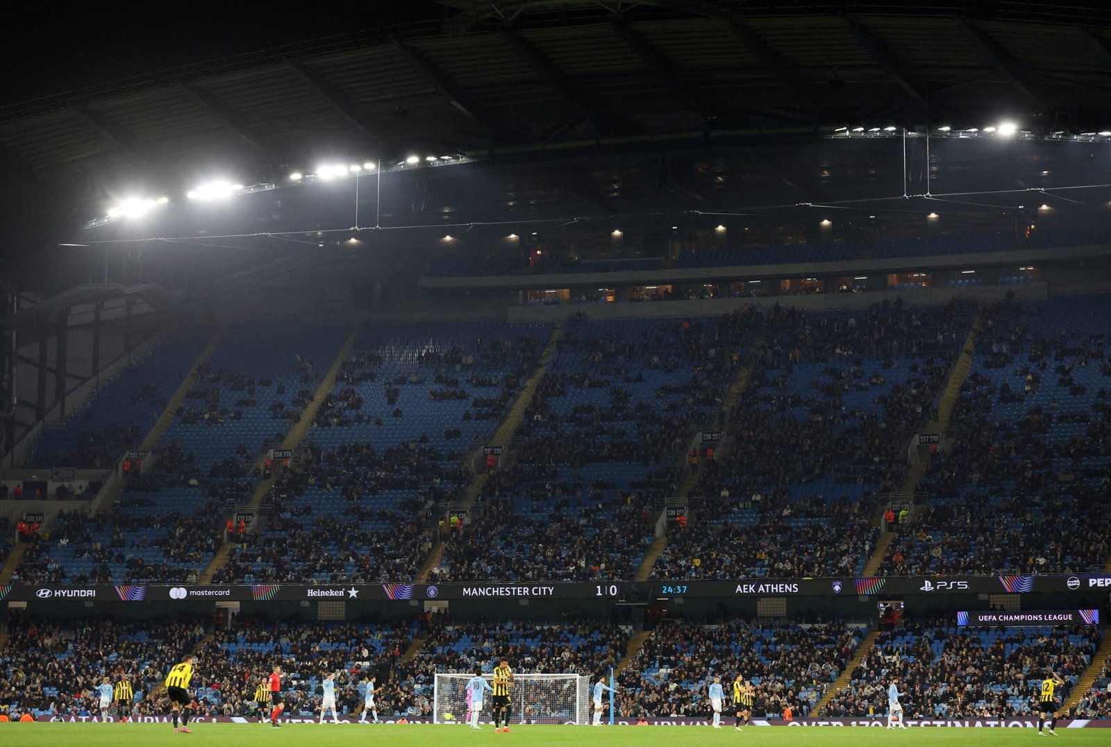 Mais de 20 mil lugares vazios no Etihad Stadium na Champions rendem provocações ao City