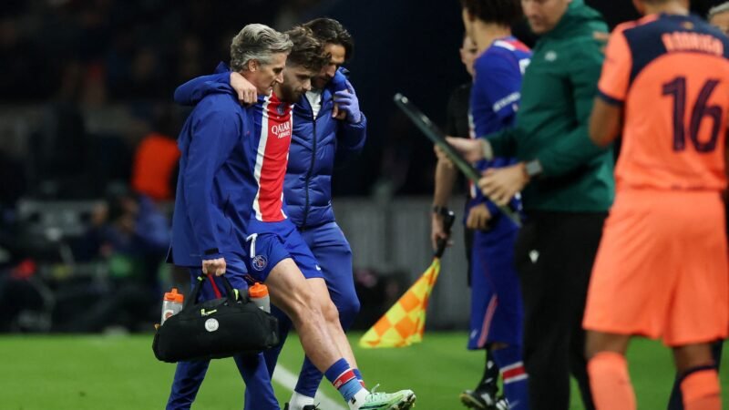Drama no PSG: Kvaratskhelia rompe ligamento cruzado do joelho e passará por cirurgia