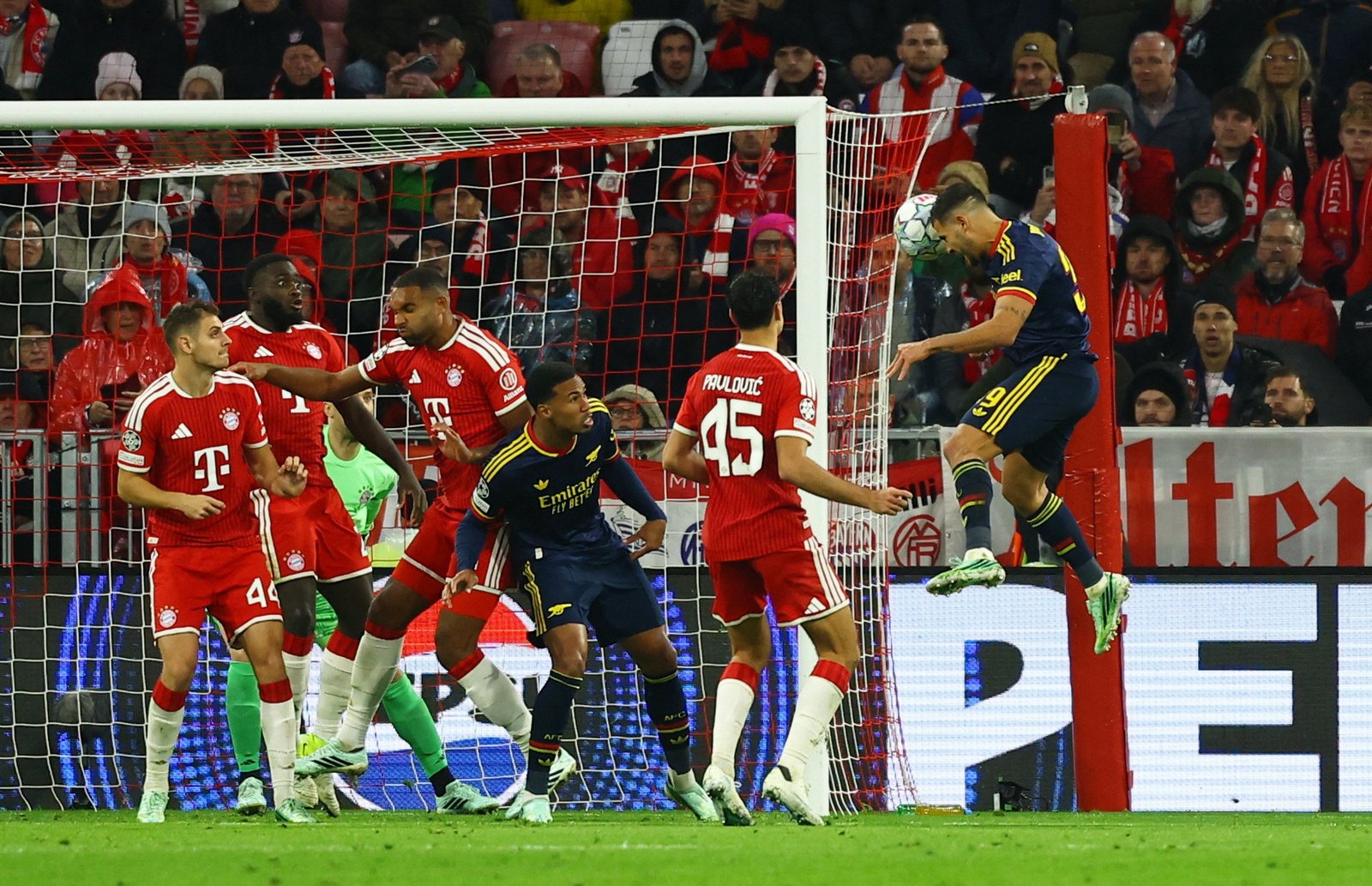 Bruno Guimarães lamenta chance perdida contra o Bayern: “Na minha vez, o goleiro era o Neuer de verdade”