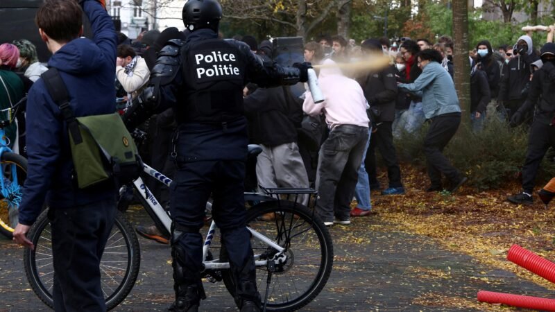 Protestos na Bélgica e na Albânia têm confronto entre manifestantes e policiais; VÍDEO