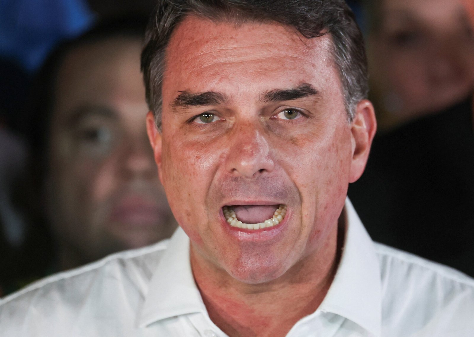 Governo Trump dará visto para Flávio Bolsonaro e permitirá entrada dele nos EUA