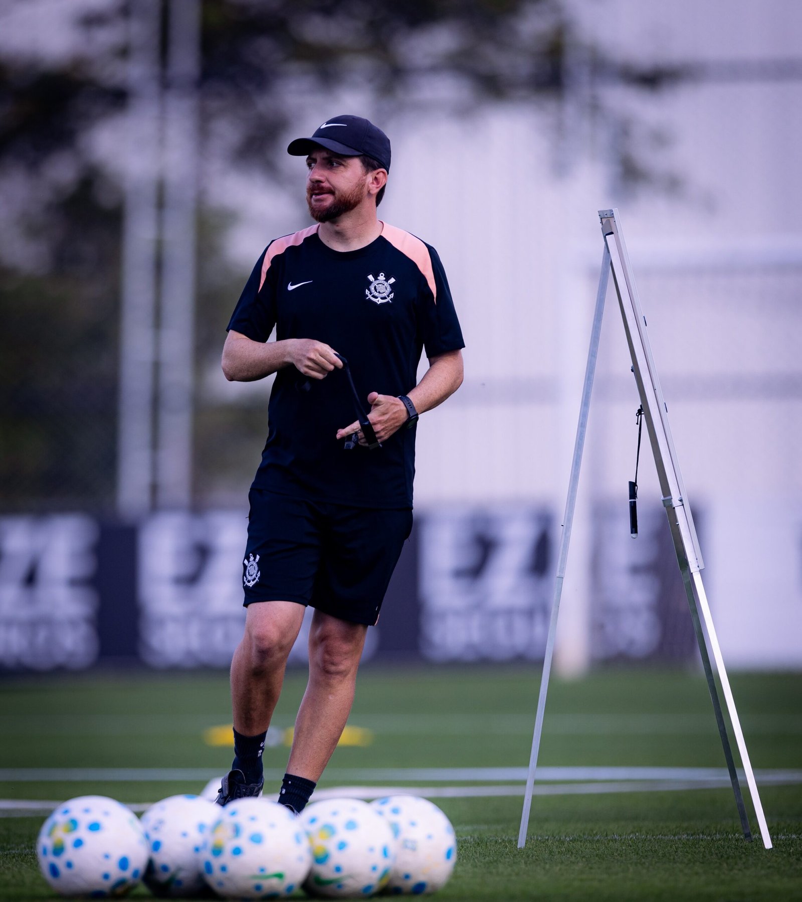Fã de Diniz e de Brasfoot: quem é William Batista, interino que comandará o Corinthians no Dérbi