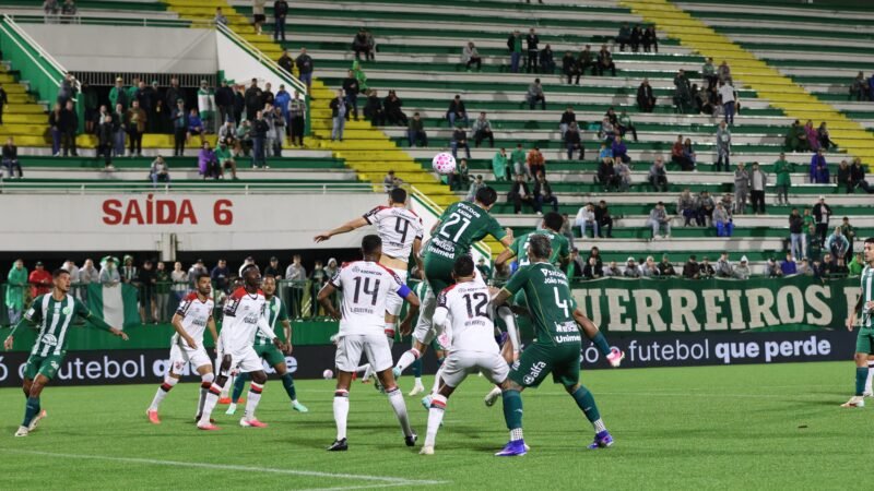 Análise: virtualmente rebaixada, Chapecoense aguarda confirmação matemática