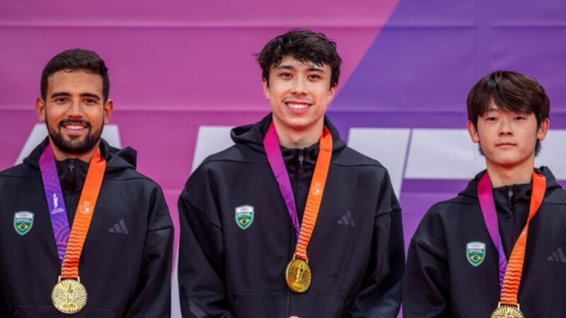 Guilherme Teodoro conquista ouro por equipes no tênis de mesa nos Jogos Sul-Americanos