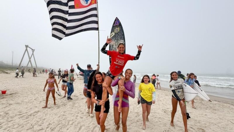 Carol Bastides fatura o hexacampeonato brasileiro de surfe
