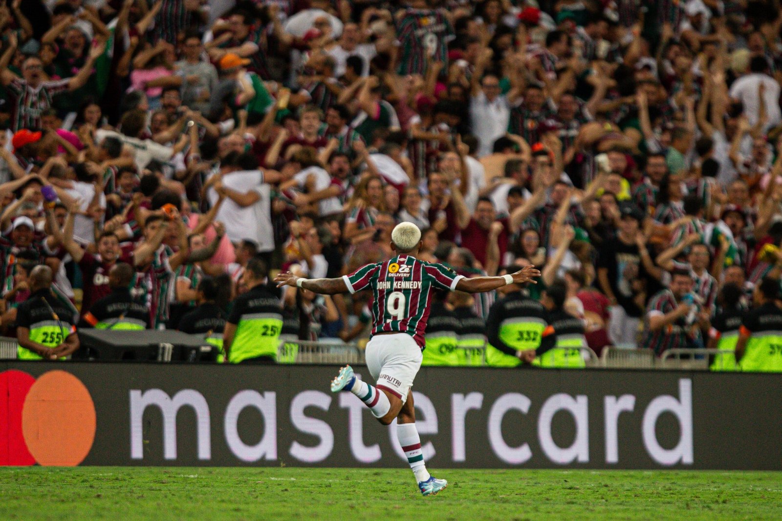 Fluminense lembra título contra o Boca Juniors e provoca o Vasco após eliminação