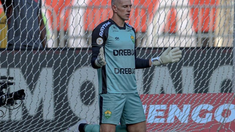 Goleiro João Carlos chega aos 100 jogos pelo Cuiabá