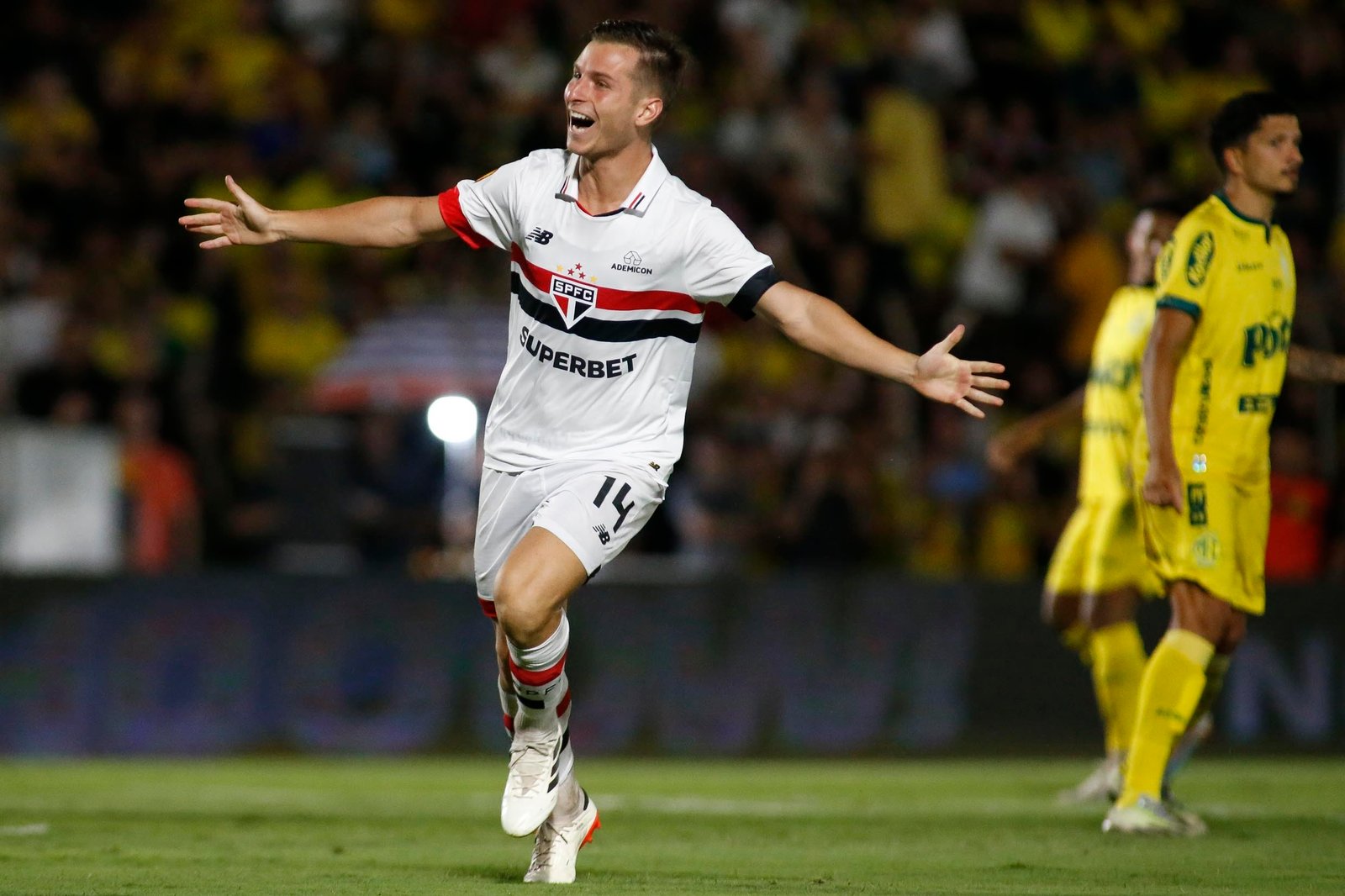Janela fechada e previsão de grana: cenário ameniza impacto de transfer ban no São Paulo