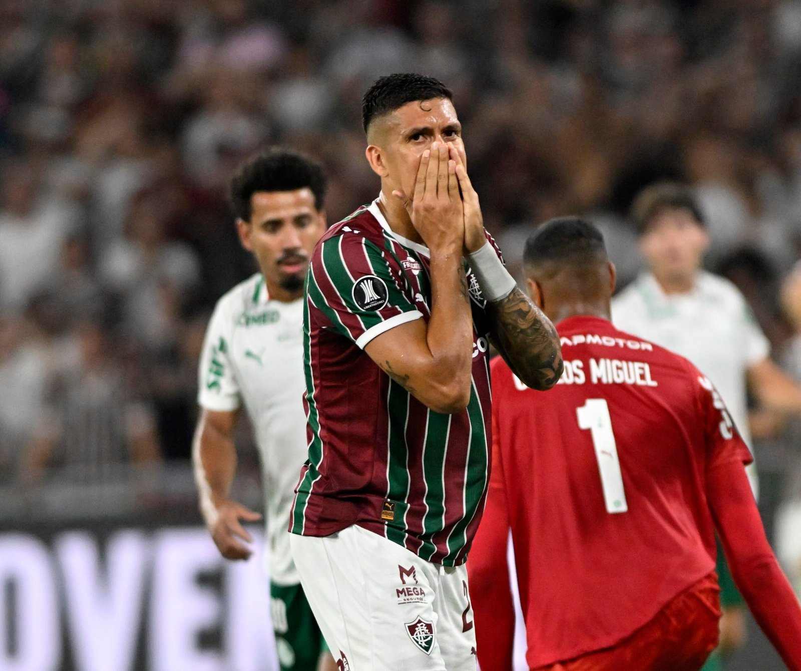 Marcão sofre com desfalques e terá que repensar defesa do Fluminense