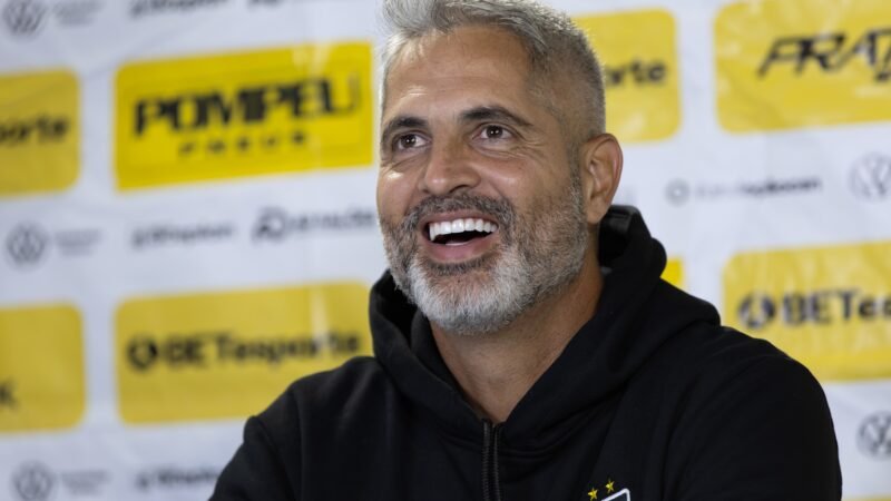 Volta Redonda negocia retorno do técnico Rodrigo Santana
