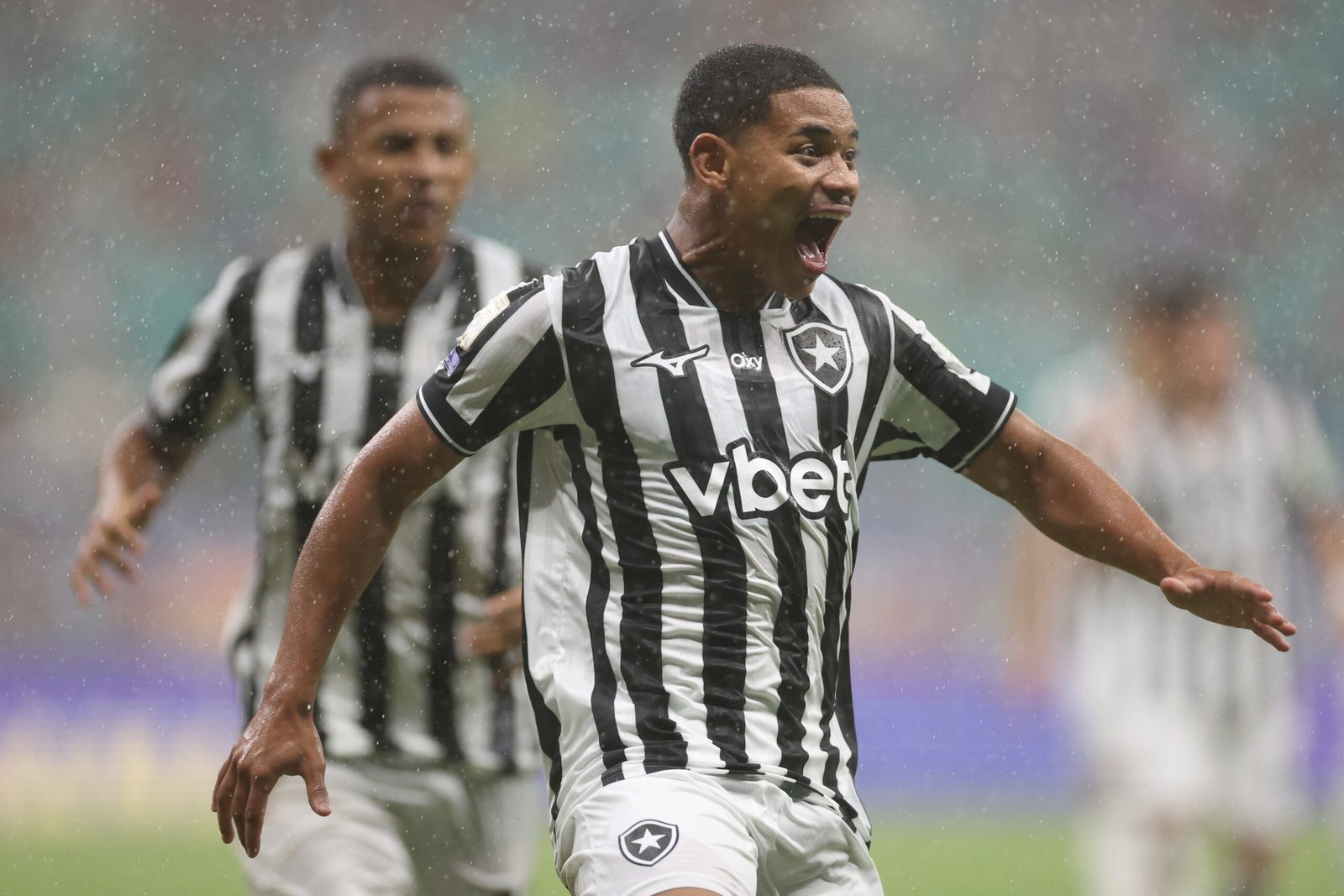 “Um 5/8”: Huguinho recebe elogios de Tite e busca retorno como titular do Botafogo