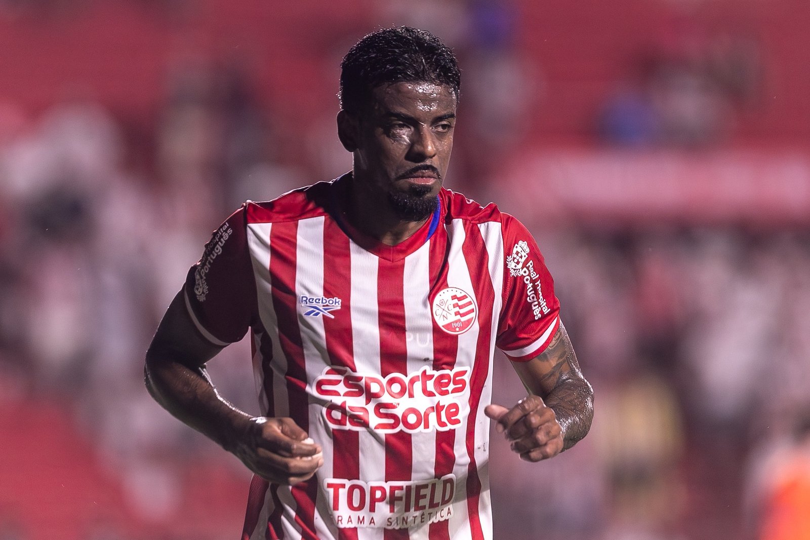 Zagueiro se machuca e vira mais um desfalque no Náutico para jogo contra o Goiás