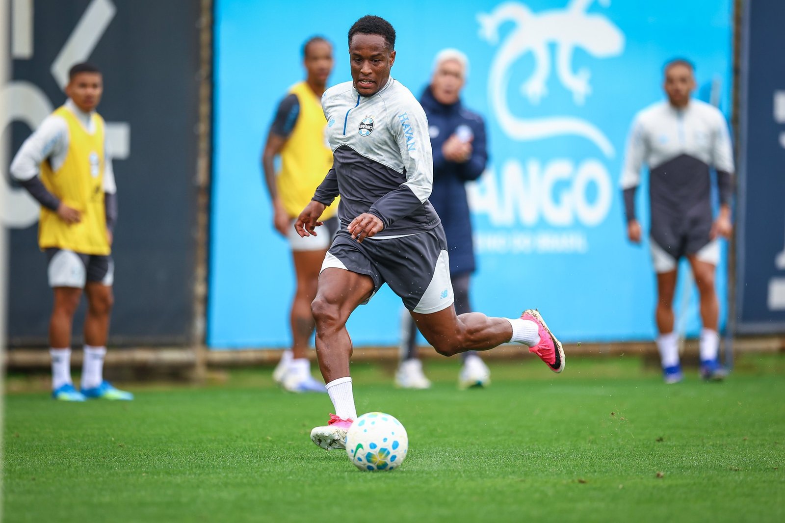 Jovane Cabral sofre lesão com Cabo Verde e desfalca o Grêmio contra o Remo
