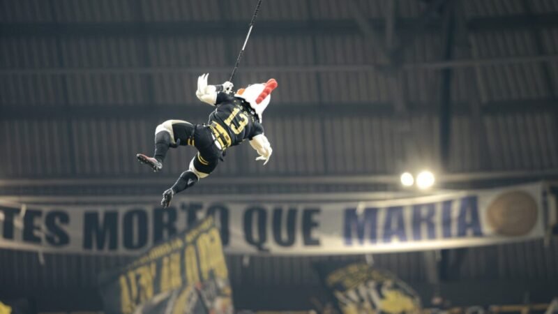 Pêndulo humano: veja como o Atlético-MG planejou salto do ‘Galo Doido’ do teto da Arena MRV