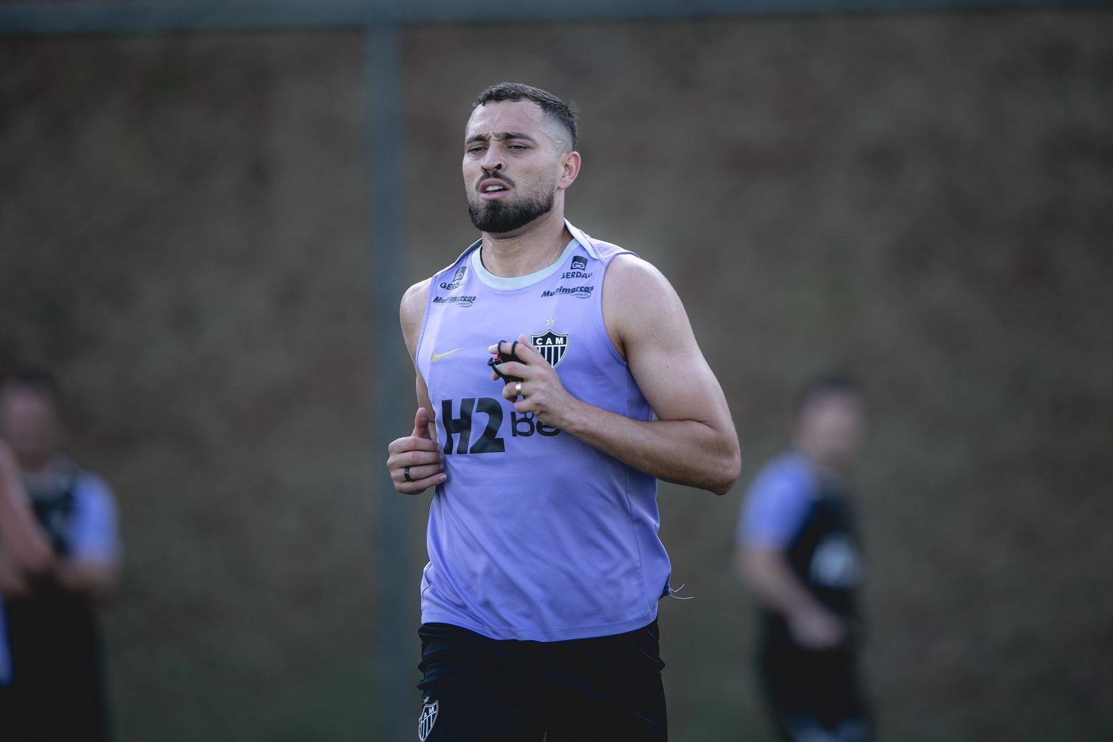 Quem é o reforço do Atlético-MG que ainda não estreou em 2026? Entenda a situação