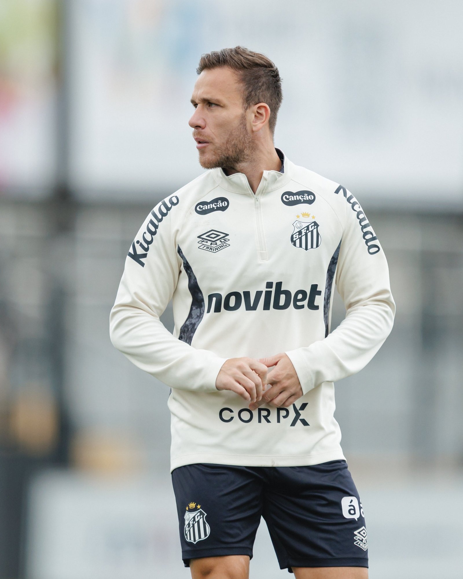 Arthur deve reforçar Santos contra o Bragantino; Escobar é dúvida