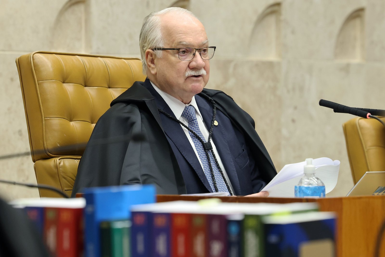 Fachin indica a Nunes Marques que revisão criminal de Bolsonaro deve ir a plenário
