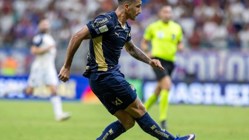 De volta após suspensão, Kike Olivera ganha sequência em recomeço no Bahia