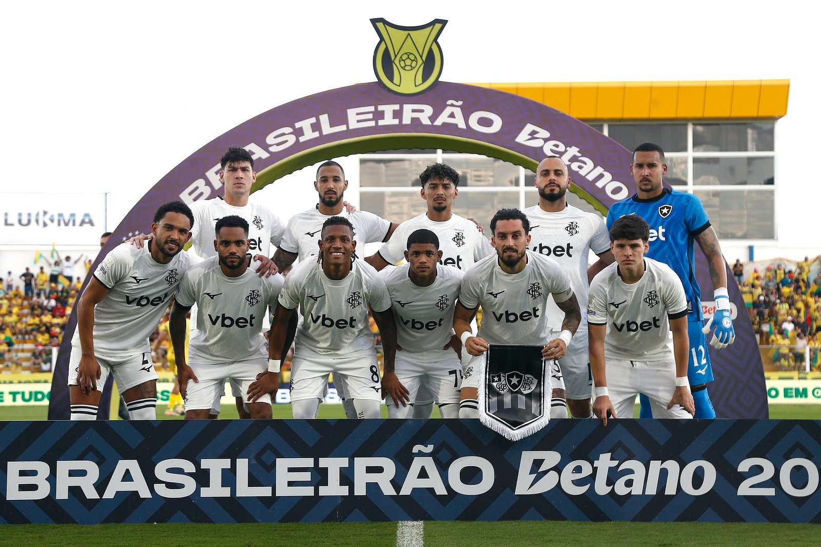 Entenda por que desempenho fora de casa liga alerta do Botafogo na reta final do Brasileiro