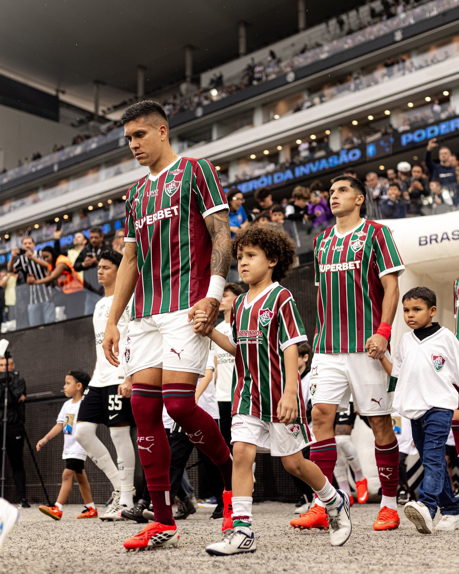 Millán revela ajuda de estrangeiros do Fluminense em adaptação: “Estão sempre à disposição”