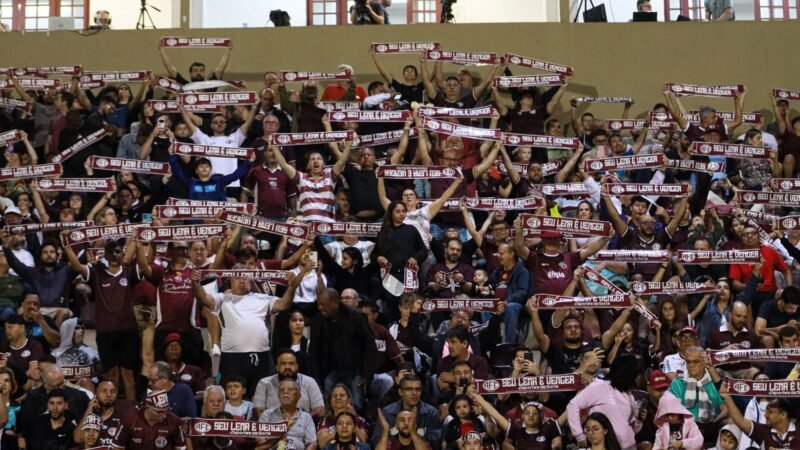 Ferroviária disponibiliza telão para transmissão de jogo que pode dar acesso à Série B