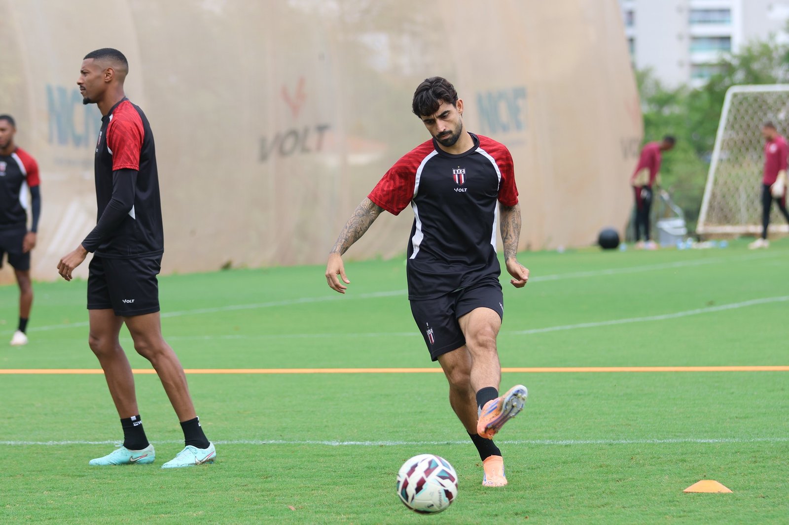 Com arrancada do Botafogo-SP na reta final, Brey lamenta oscilações durante Série B