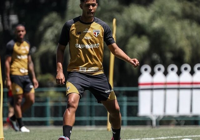 Conversa e mudança de postura: como Ryan Francisco ganhou espaço com Dorival no São Paulo