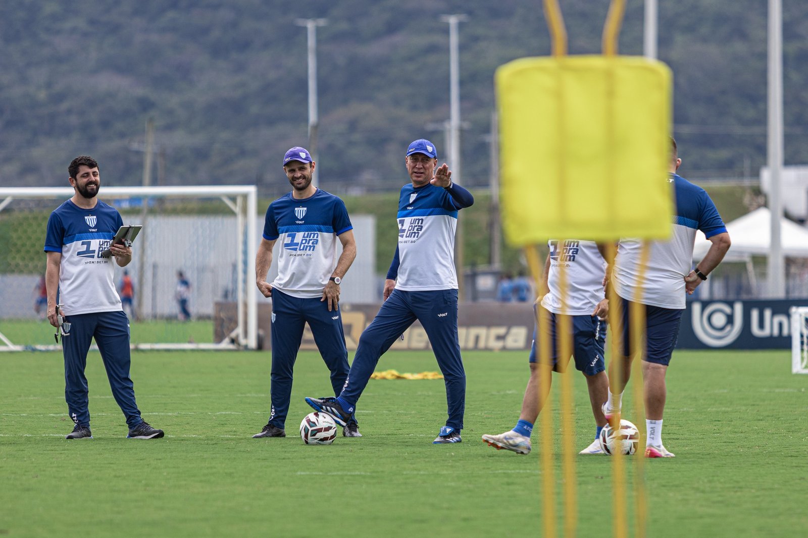 Avaí perde quatro titulares para o confronto direto com o Ceará; veja a provável escalação